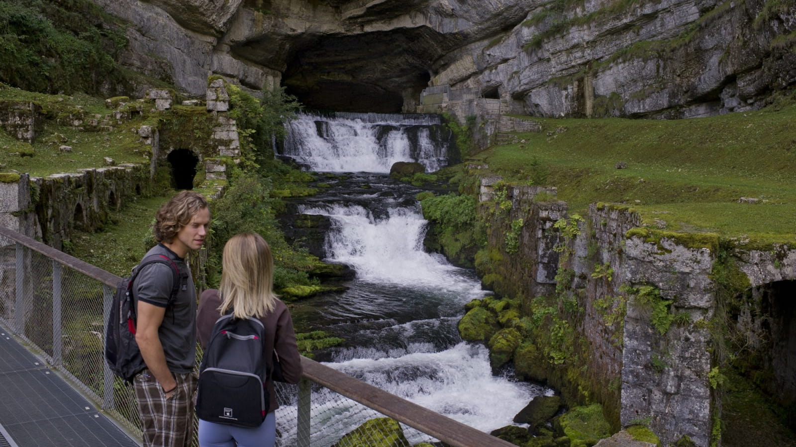 Visite et tourisme à la source de la Loue