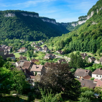 La reculée de Baume-Les-Messieurs dans le Jura