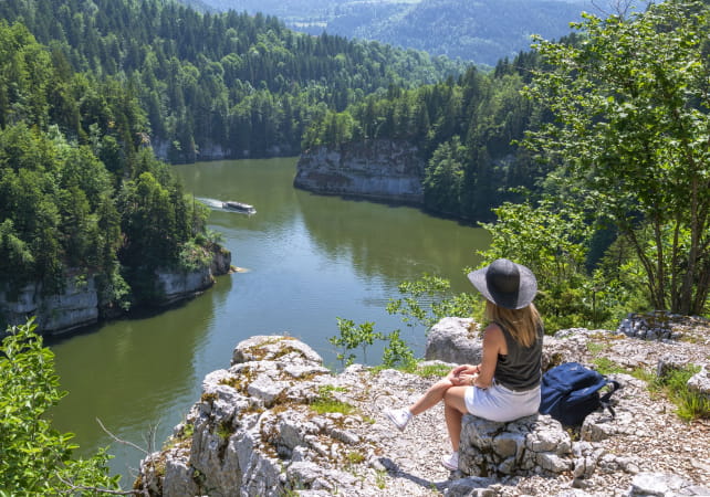 Saut du Doubs depuis un belvédère