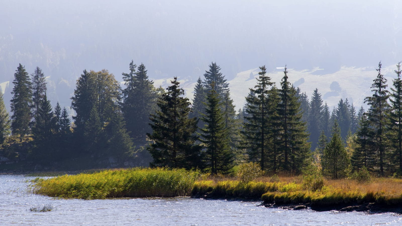 le lac des Rousses dans le massif du Jura