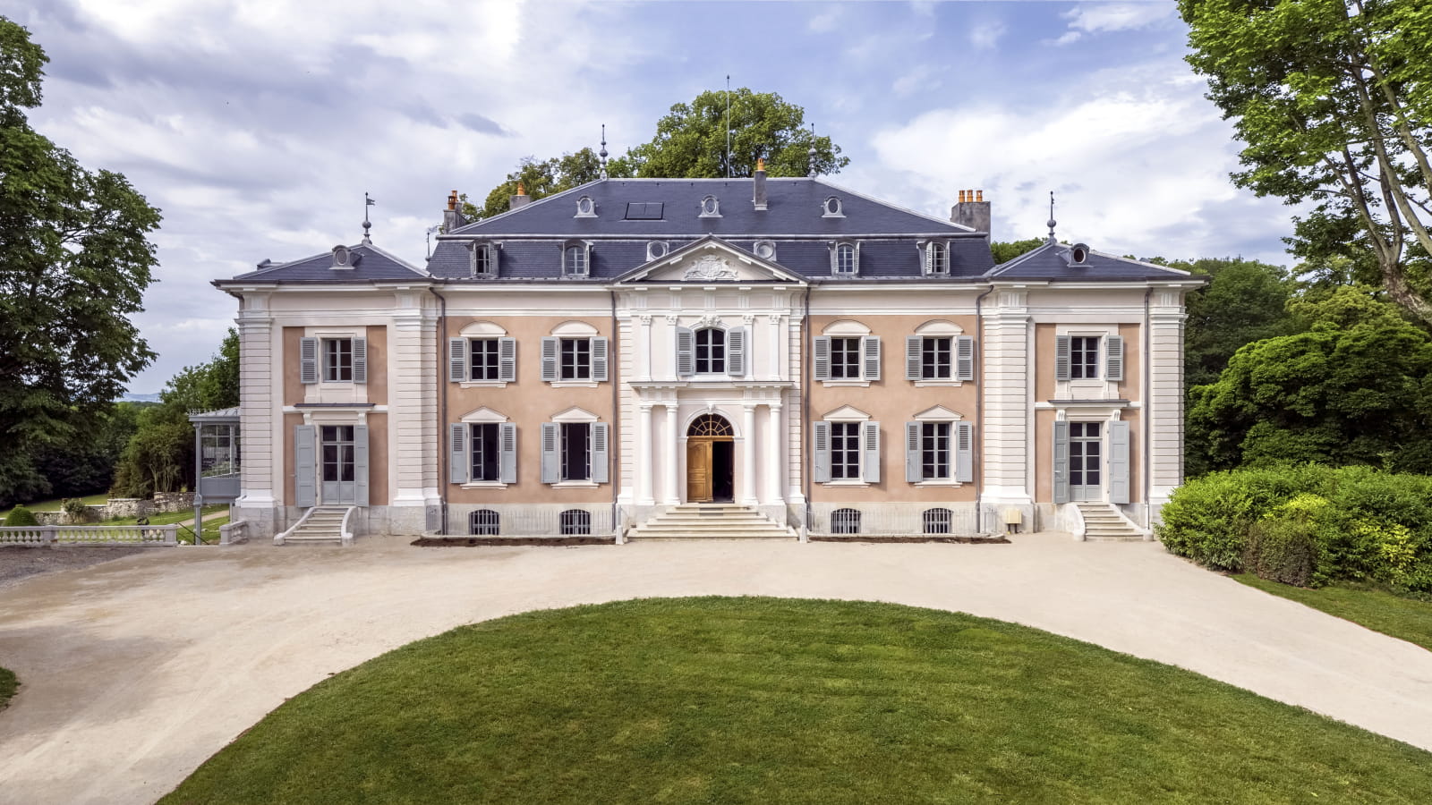 Château de Voltaire, façade sur cour