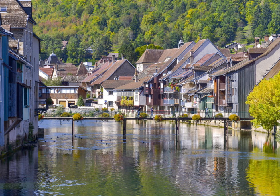 Ornans dans la vallée de la Loue