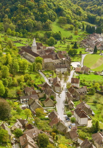 Baume-Les-Messieurs et l'abbaye Saint-Pierre