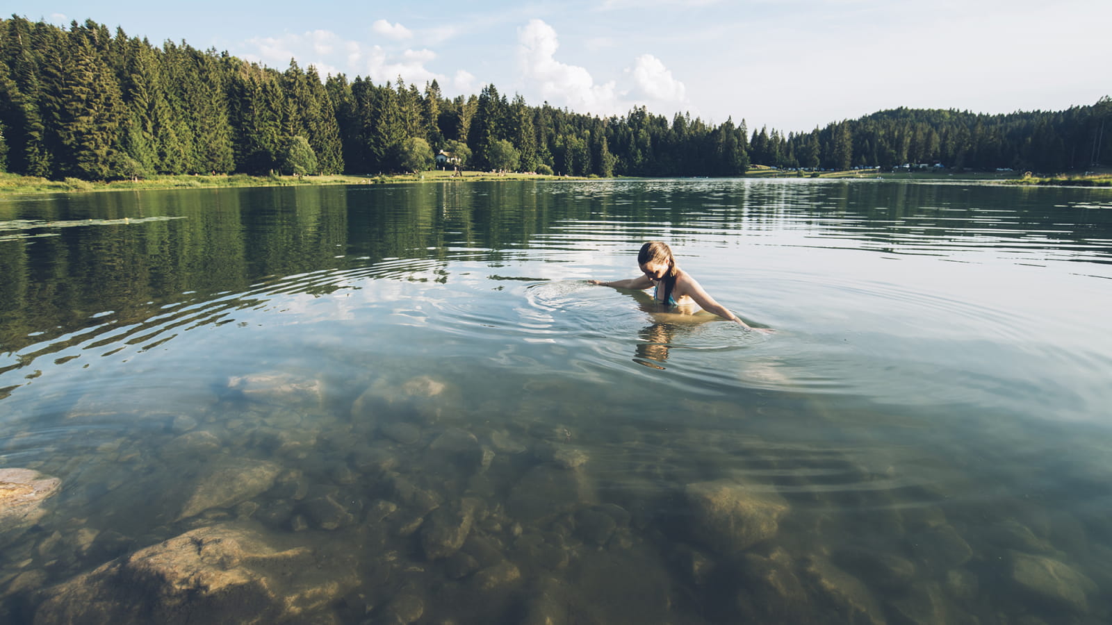 Baignade l'été au lac Genin