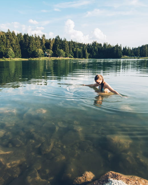 Baignade l'été au lac Genin