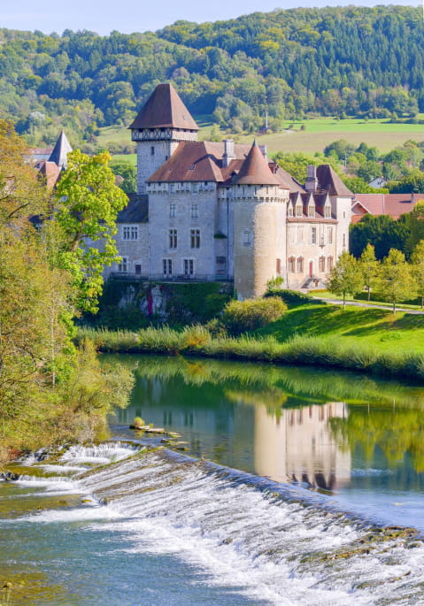 Château de Cleron au pied de la Loue