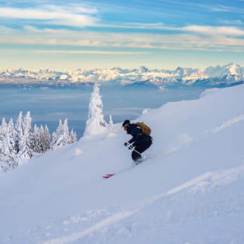 Ski hors piste au Grand Crêt avec vue sur les Alpes