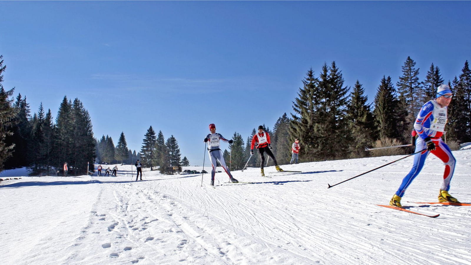 Chaque année en février, plus de 4000 skieurs nordiques s'élancent sur les 68 km de la Transjurassienne
