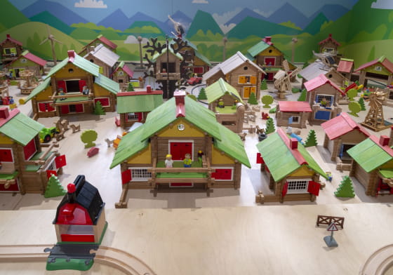 Dans le sud du Jura, les fabricants de jouets ouvrent leurs ateliers et leurs musées