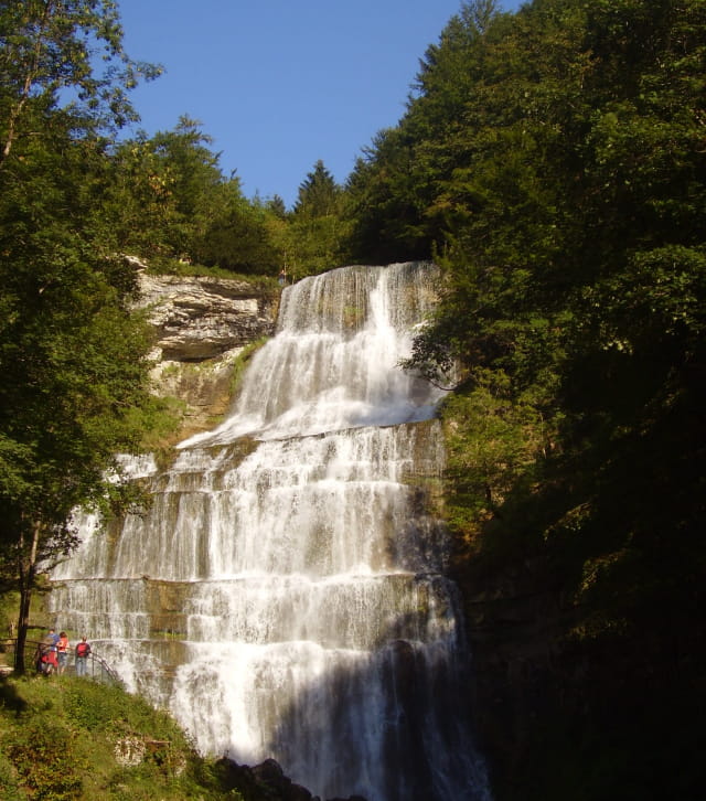 Plan large des Cascades du Hérisson à Doucier