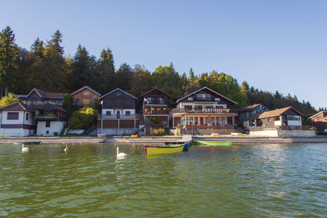 Port Titi au bord du lac de Saint-Point