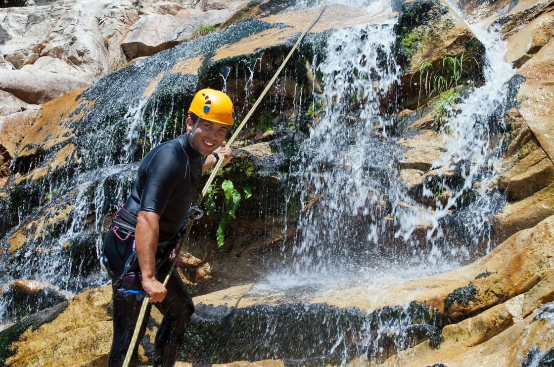 Premiere descente en rappel dans une cascade