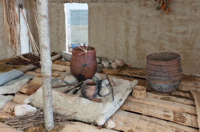 Reconstitution de maison lacustre datant du Néolithique