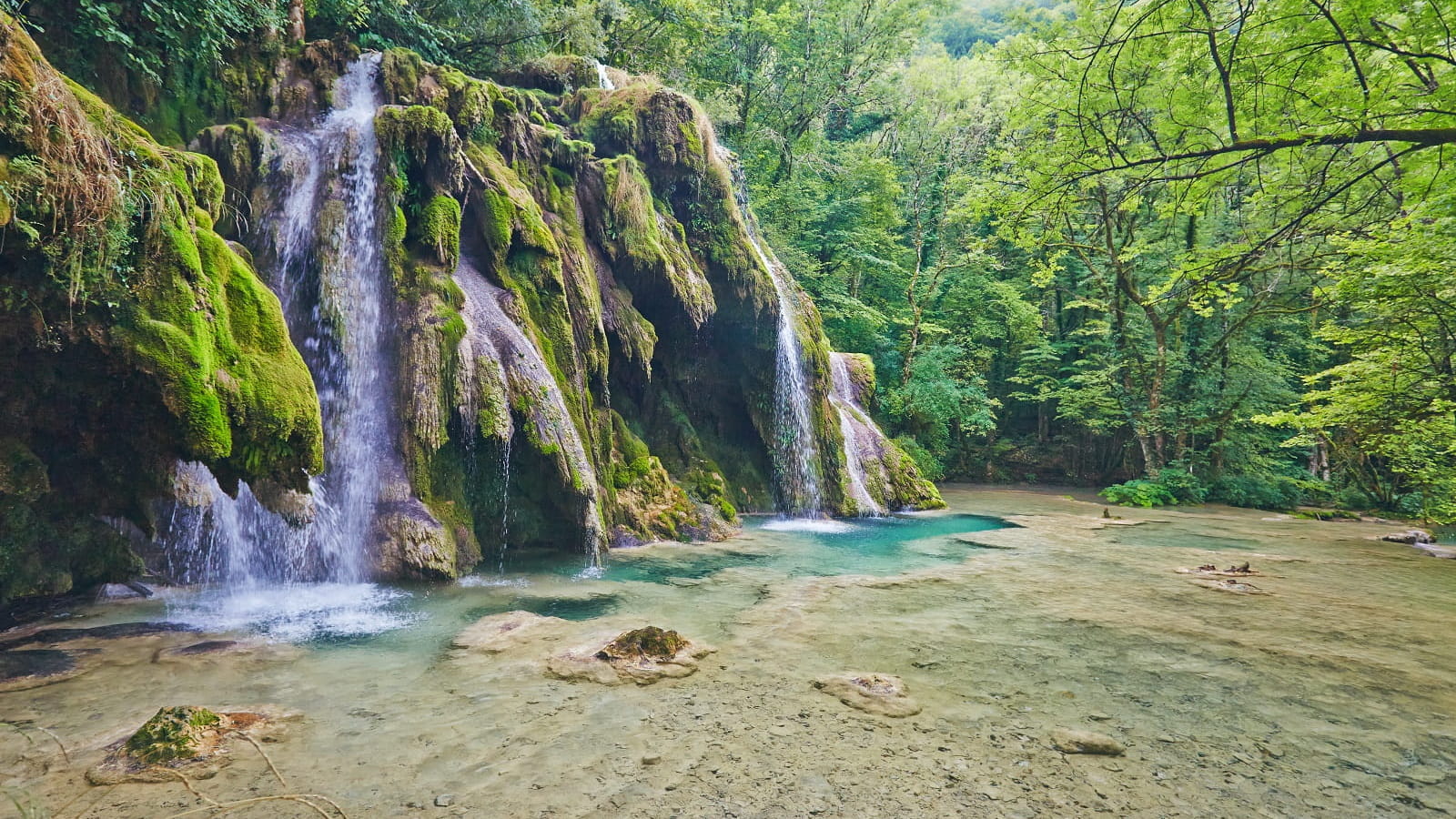 Le site naturel de la cascade des Tufs aux Planches près d'Arbois