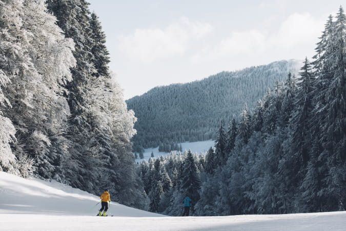 Dévaler les pistes de ski alpin à la station des Rousses