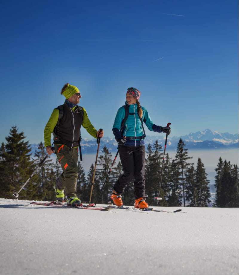 Ski de rando dans le Haut-Doubs avec vue sur les Alpes