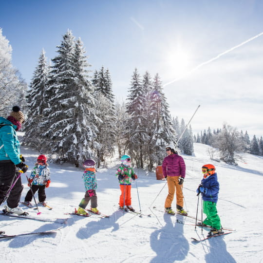 Appréciées des familles pour leurs pentes douces et rassurantes, les Montagnes du Jura sont une vraie montagne à skier !