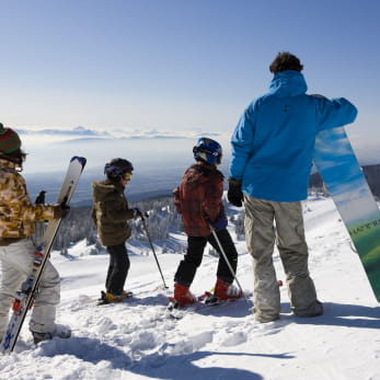 Ski alpin et snowboard en famille aux Rousses