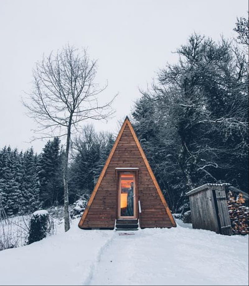 Tipi en bois de l'espace Rivoire en hiver