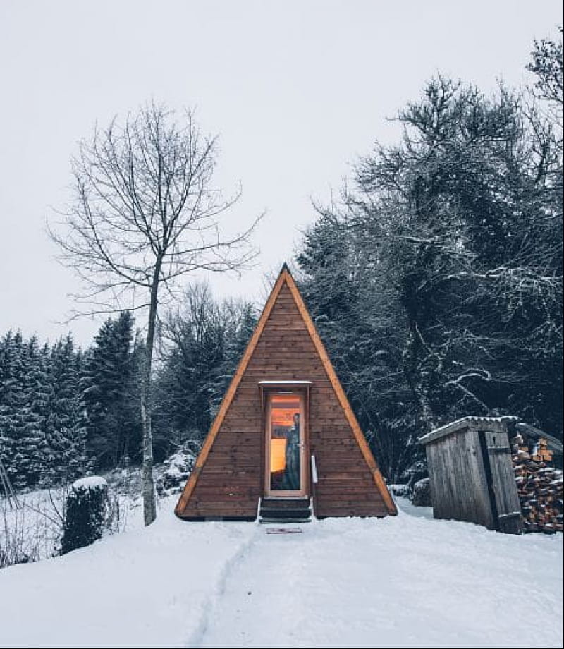 Tipi en bois de l'espace Rivoire en hiver