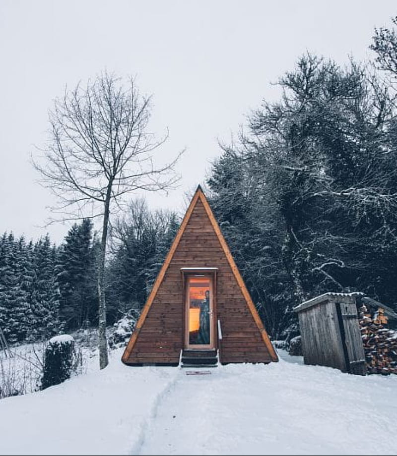Tipi en bois de l'espace Rivoire en hiver