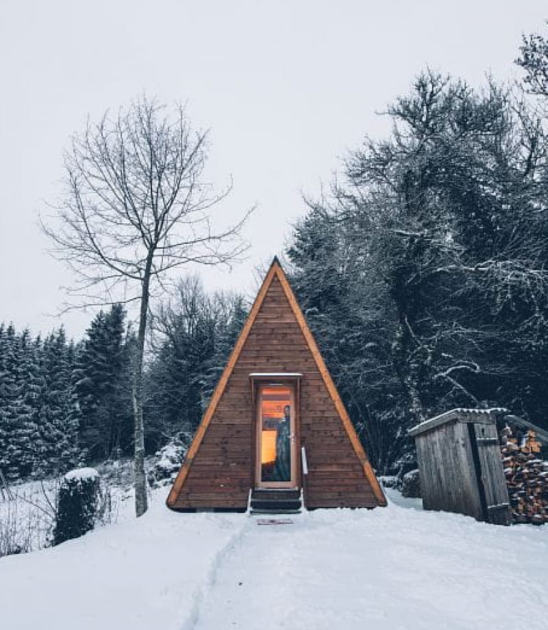 Tipi en bois de l'espace Rivoire en hiver