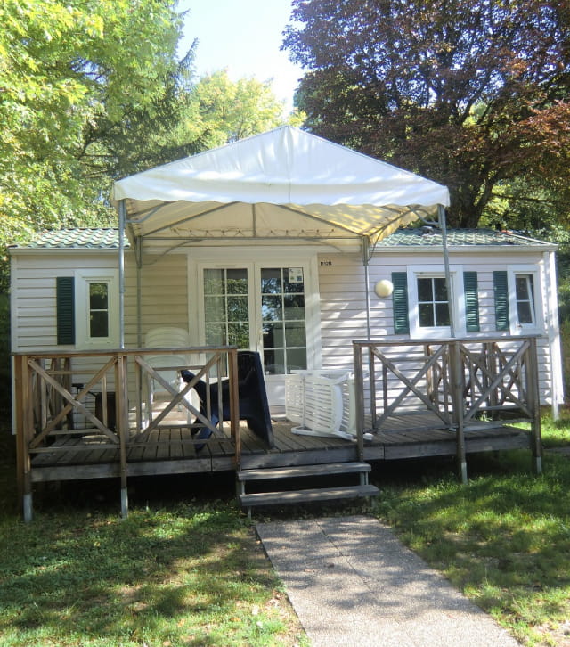 mobile-home du camping la Pergola dans le Jura