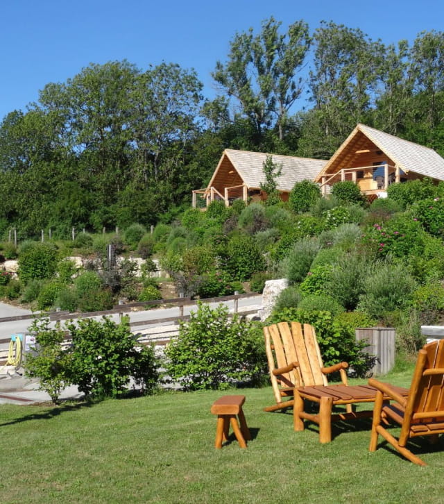 Espaces verts du camping des 12 cols dans l'Ain