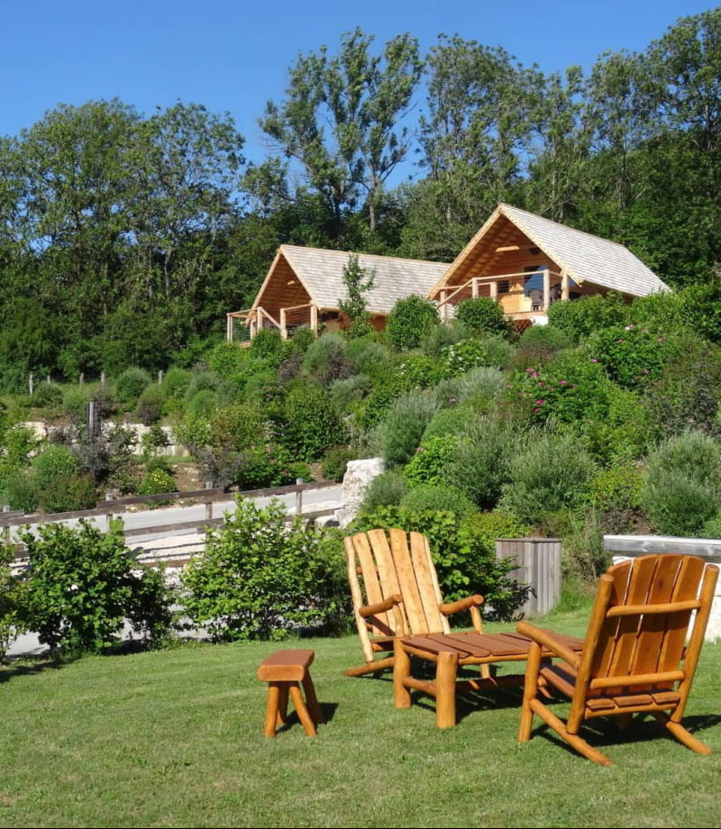 Espaces verts du camping des 12 cols dans l'Ain