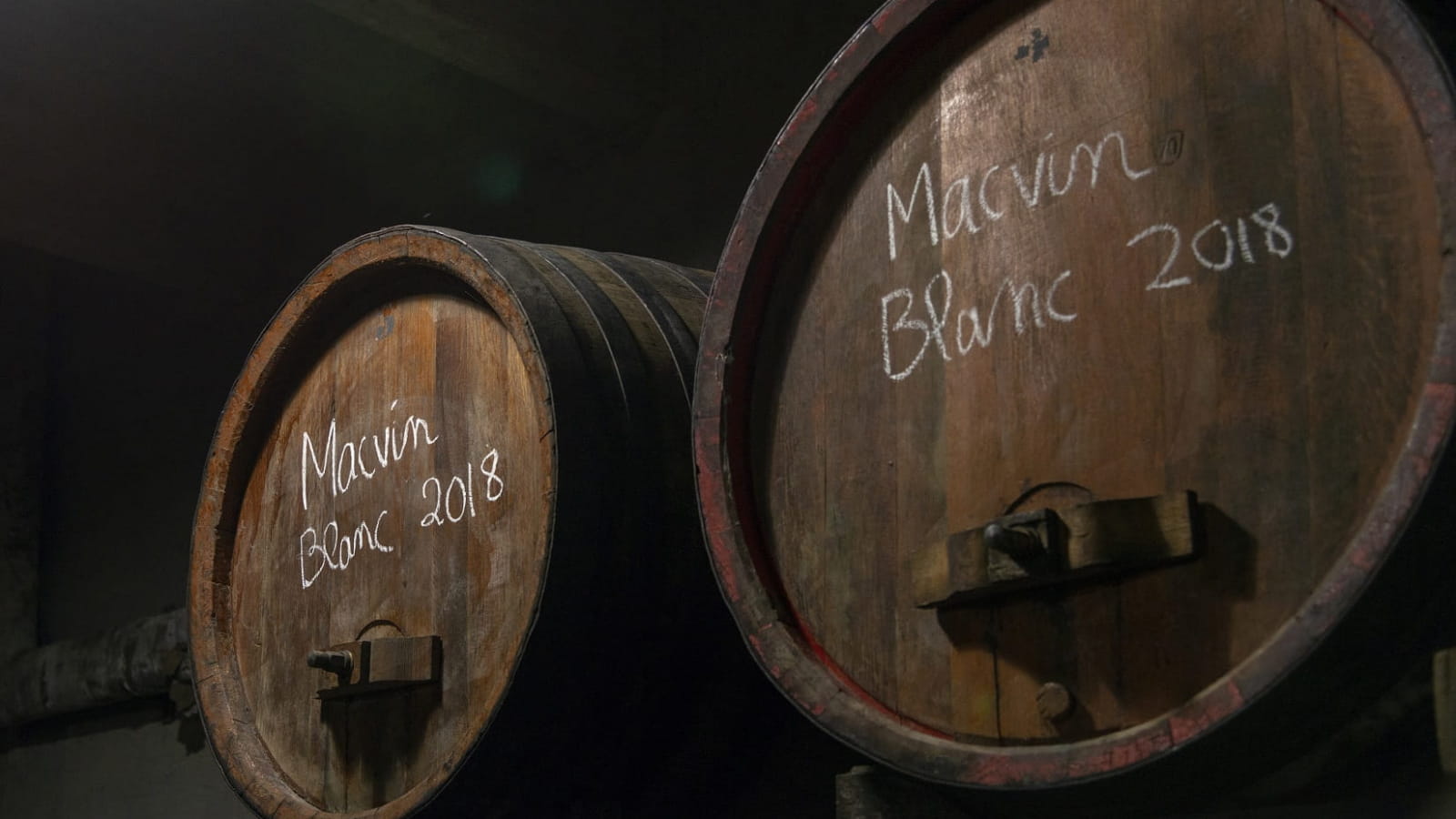 Tonneau de Macvin dans une Fruitière vinicole d'Arbois