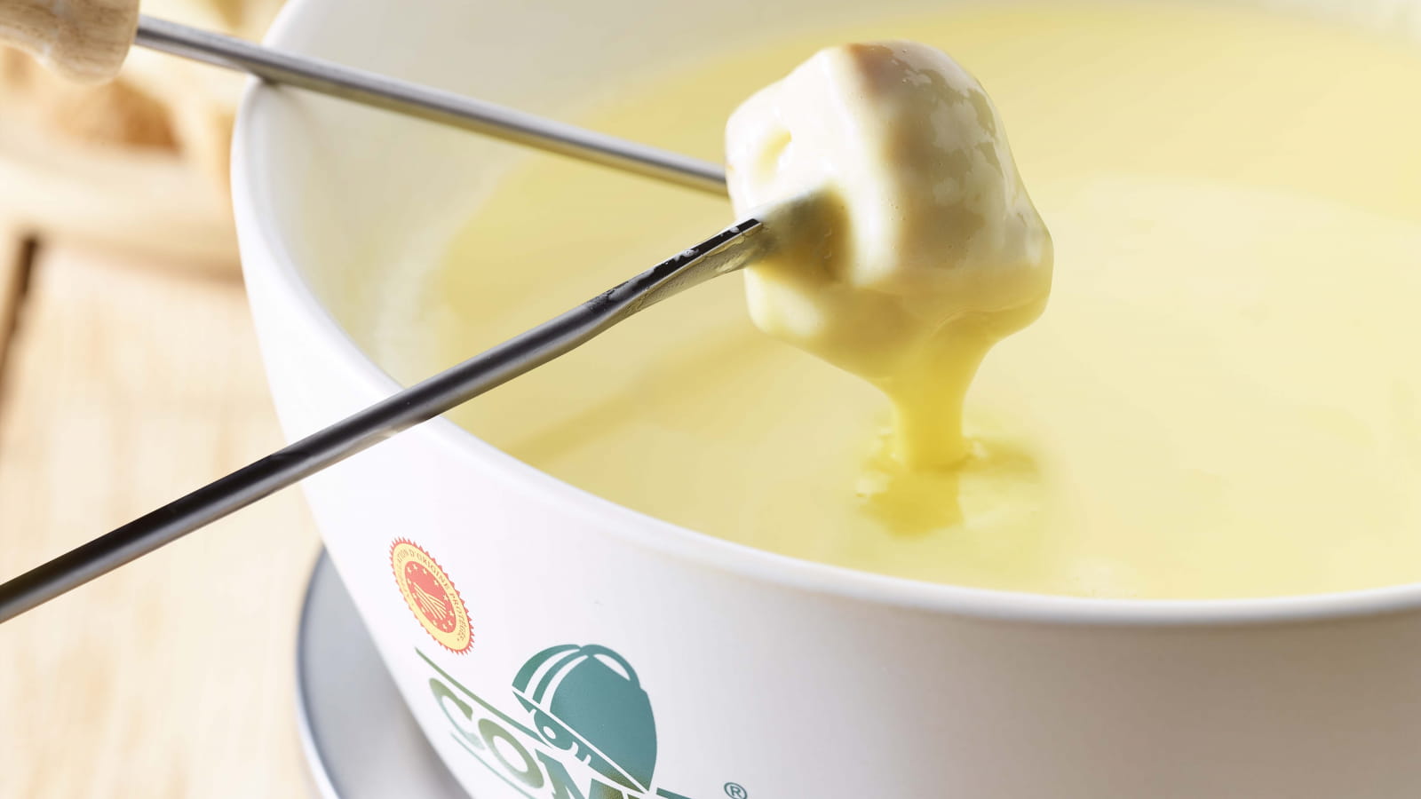 The authentic recipe for comté cheese fondue