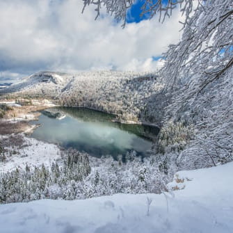 Lac de Bonlieu enneigé