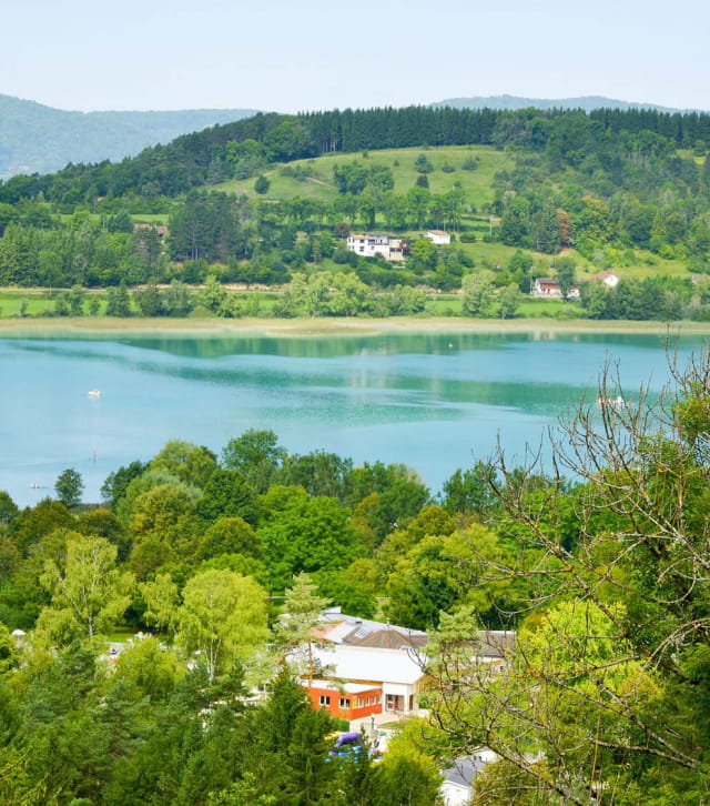 Camping au bord du lac de Clairvaux