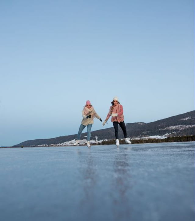 Patin glace sur le lac gelé des Rousses