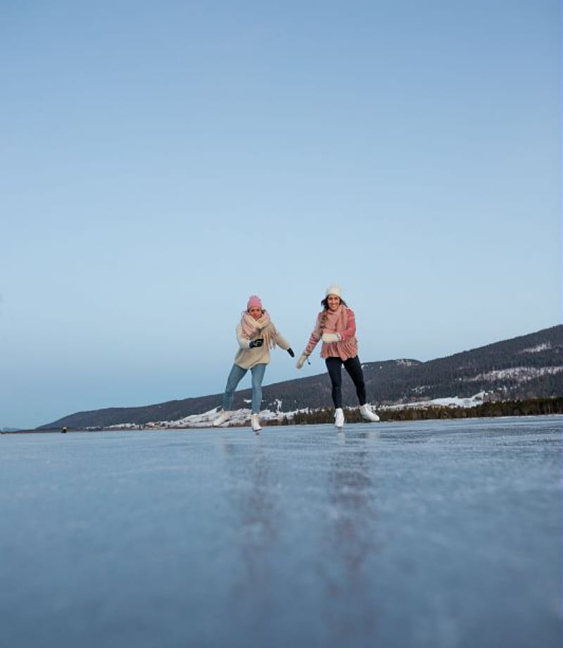 Patin glace sur le lac gelé des Rousses