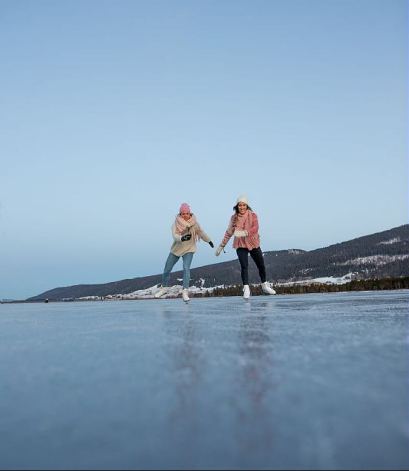 Patin glace sur le lac gelé des Rousses