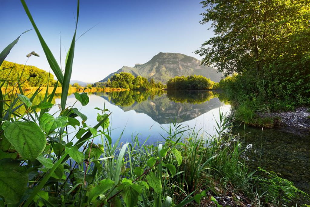Lac au pied du Grand Colombier