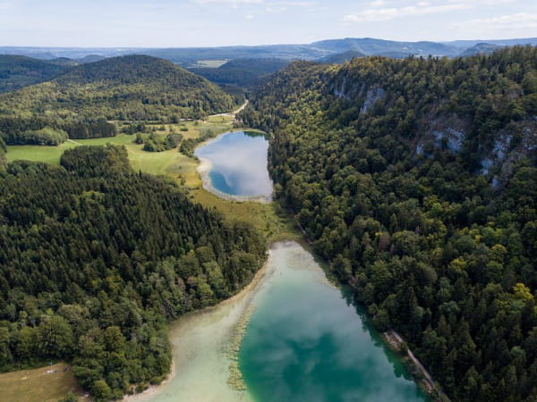 Vue sur le lac du Maclu depuis le belvédère des 4 lacs