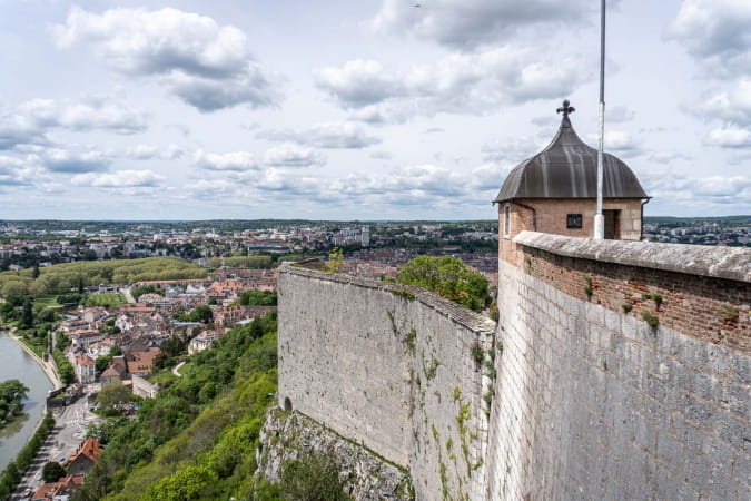 Citadelle de Besançon : la Tour de la Reine et vue sur Besançon