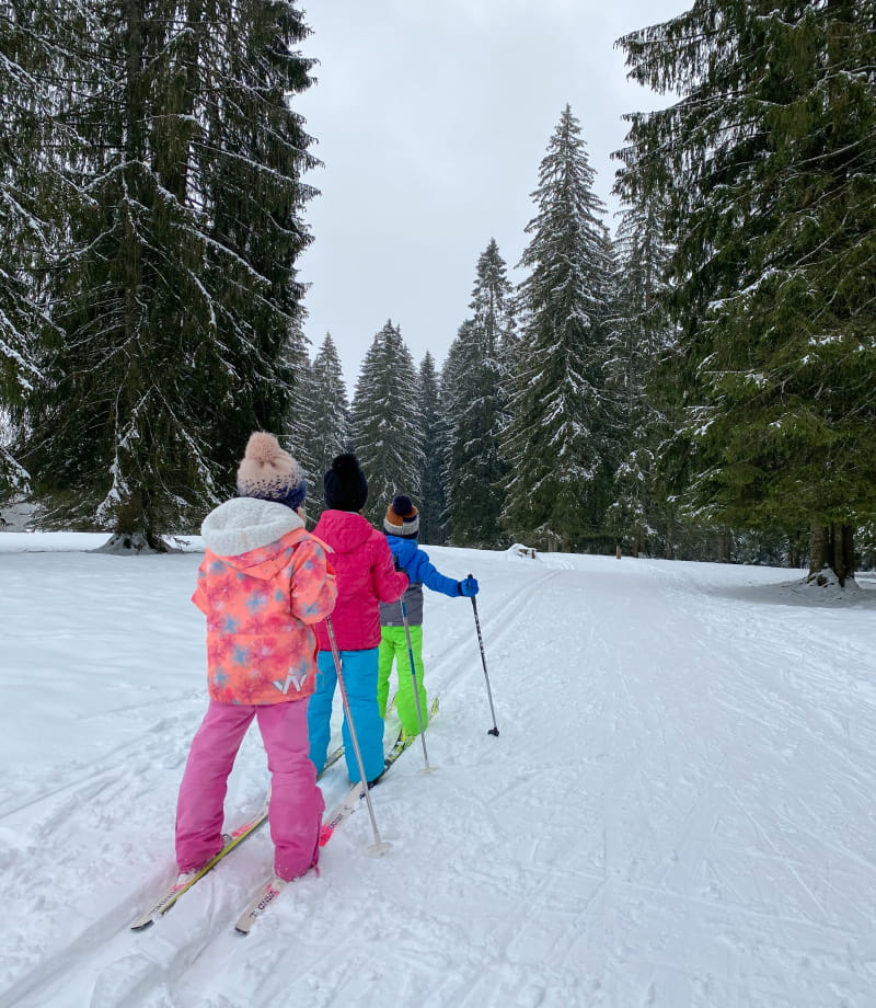 Enfants à la station des Fourgs