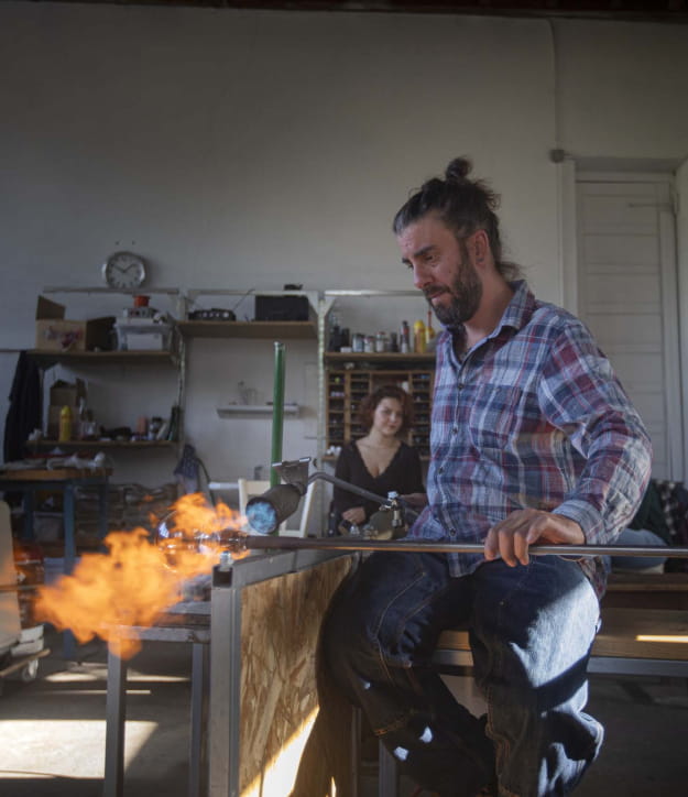 Démonstration à l'atelier de verre Anvi