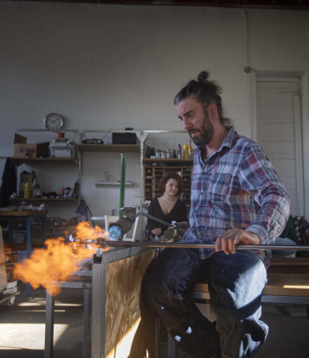 Démonstration à l'atelier de verre Anvi