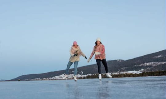 Patin glace sur le lac gelé des Rousses
