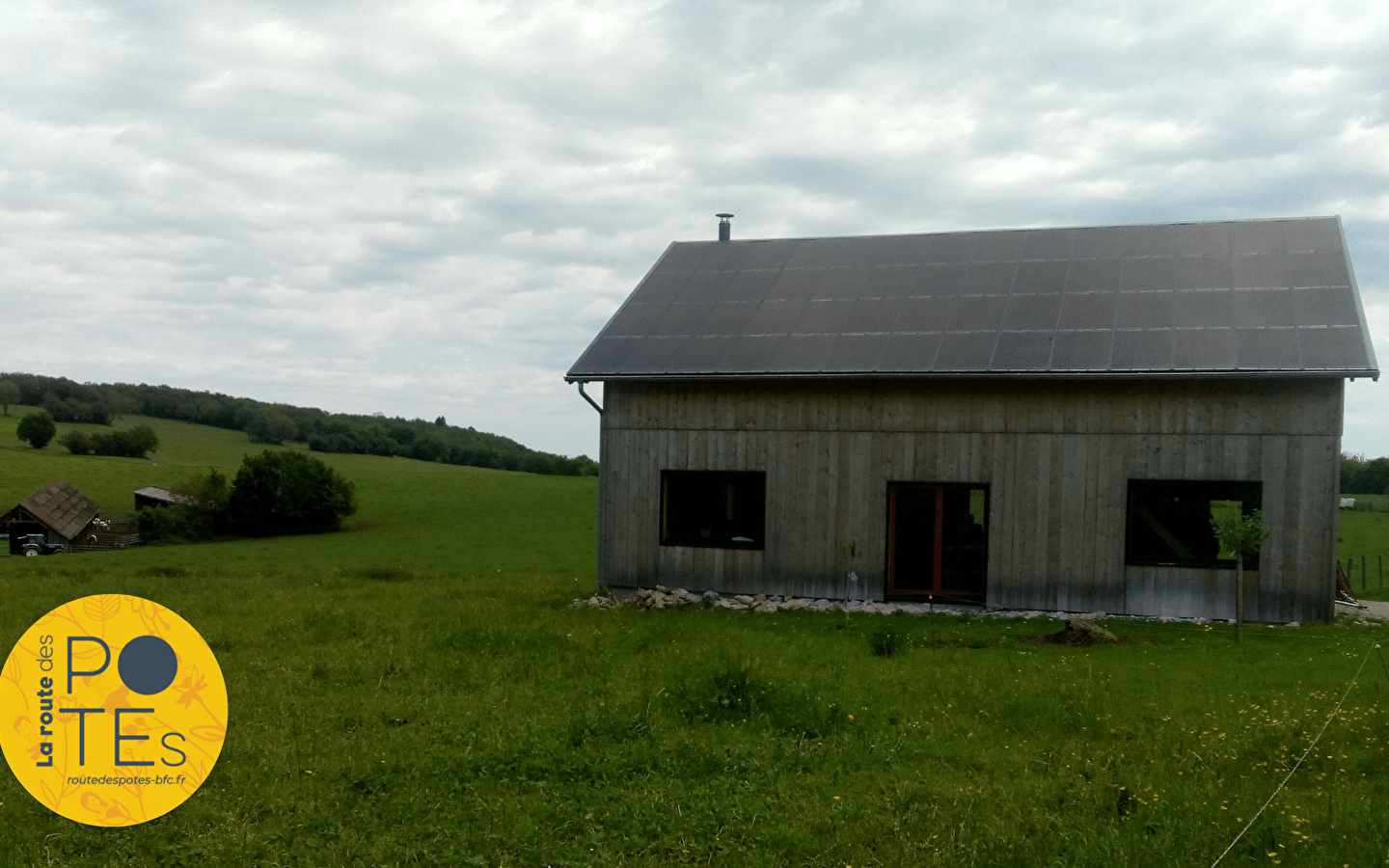 Une centrale photovoltaïque citoyenne sur un bâtiment exemplaire abritant une activité artisanale