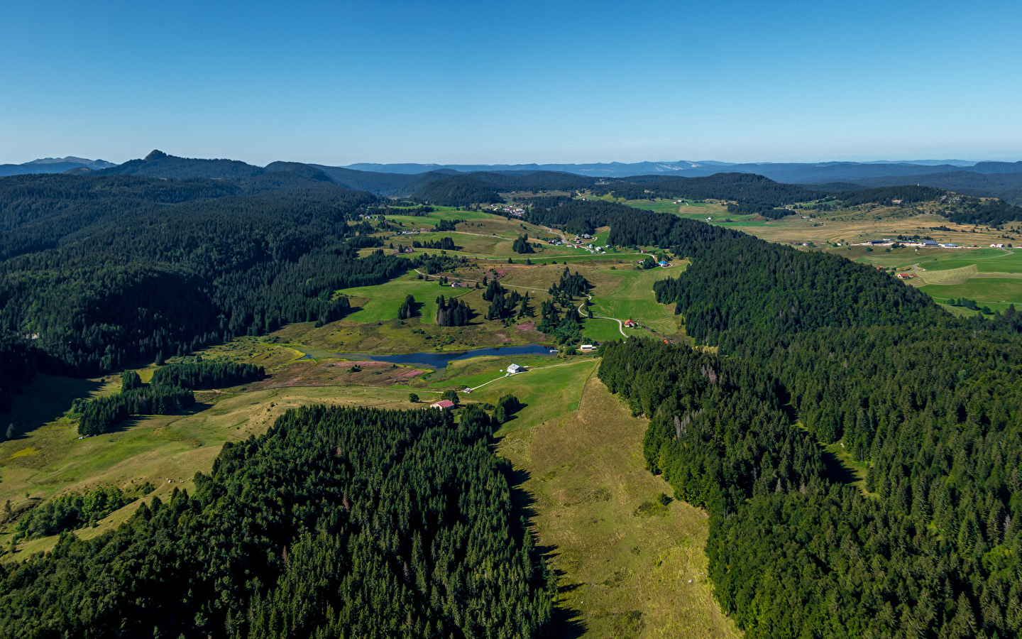Tourbières et lac des Hautes-Combes