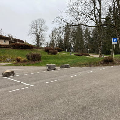 Aire de stationnement - Château de Joux