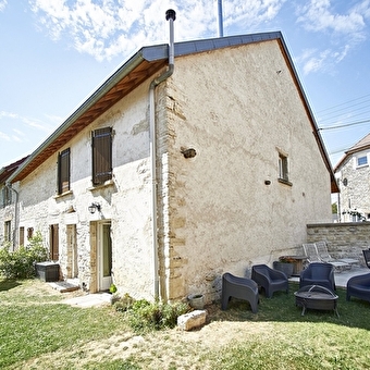 Abricosy côté jardin - AIGLEPIERRE
