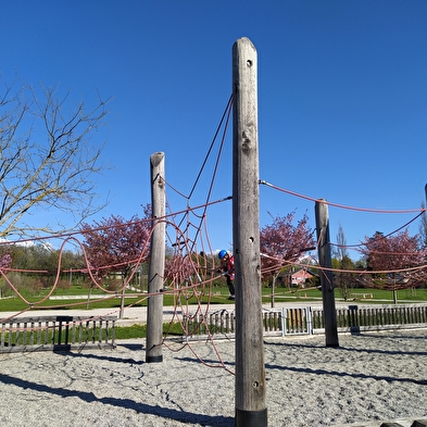 Allée et parc de la Tire