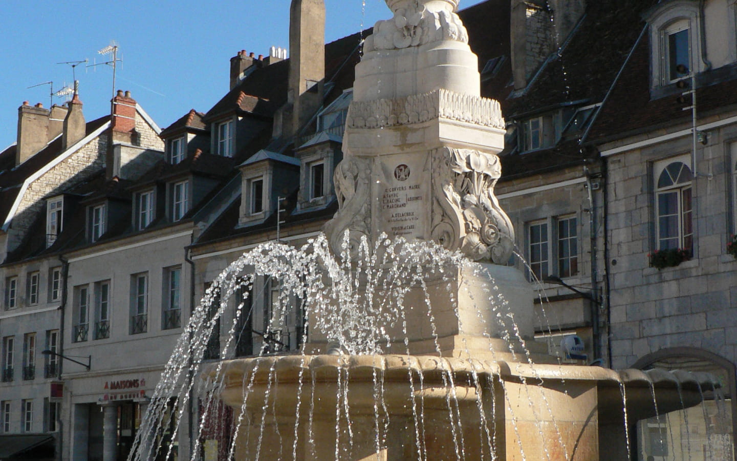 Les fontaines, miroirs de la ville