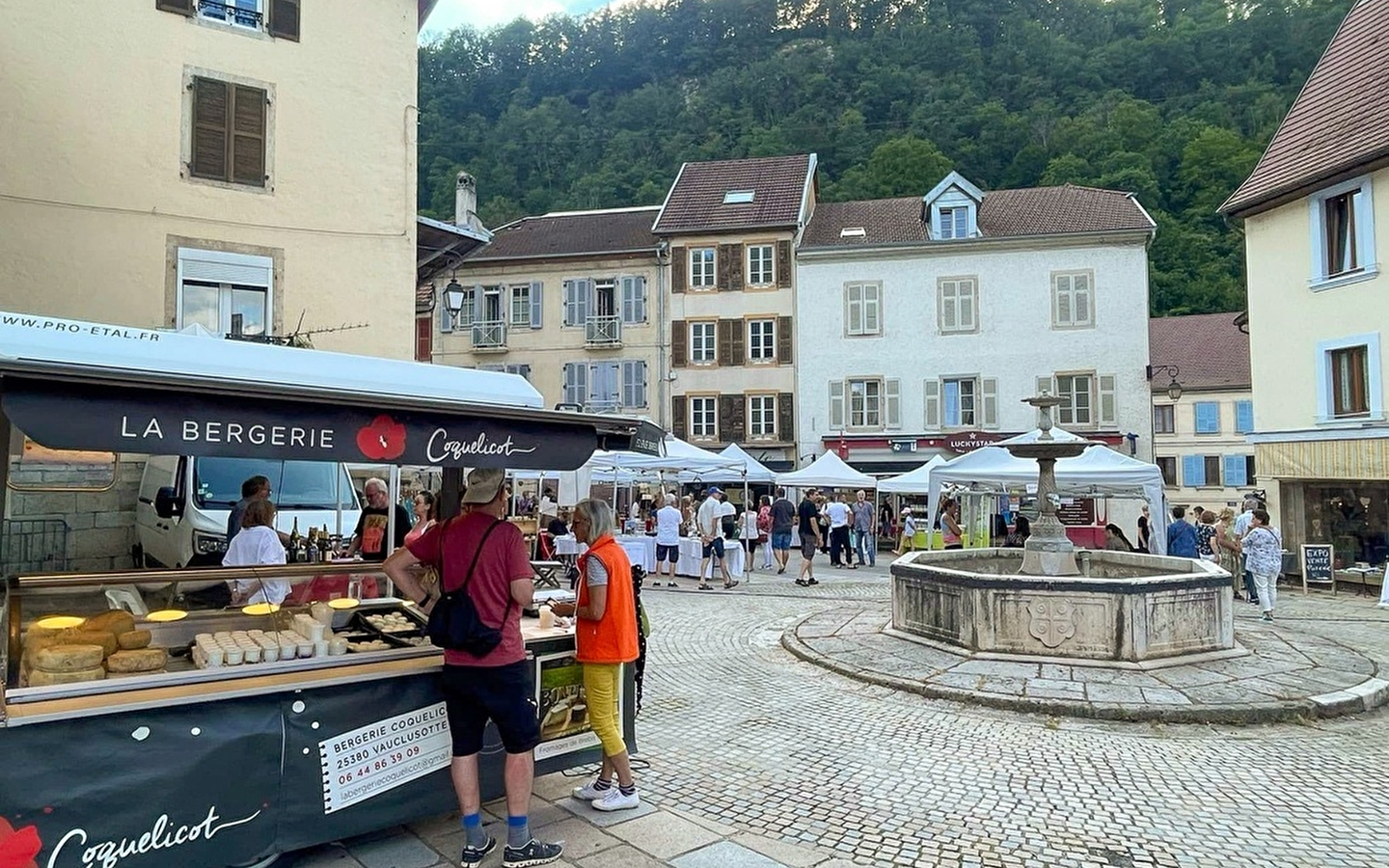 Marché Artisanal & Produits Régionaux